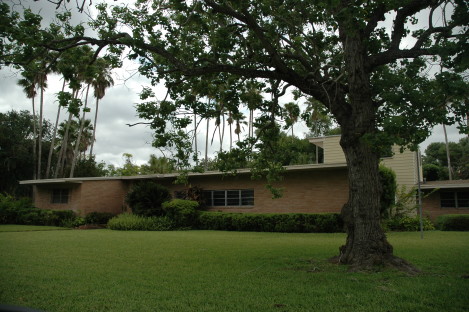 Harlingen’s Lake Drive